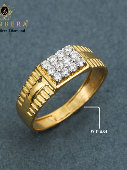 This men's gold ring features a rectangular cluster of diamonds, adding a touch of brilliance to a classic design. The textured band enhances its masculine appeal, making it a popular choice for modern gentlemen.