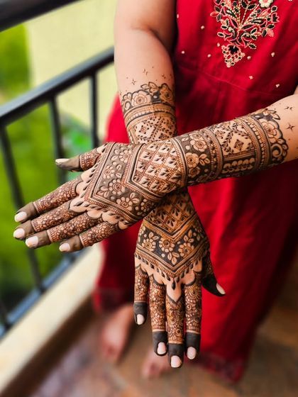 A beautiful shot of the bridal henna against an outdoor backdrop.