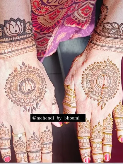 A matching set of mandala designs for the back of the hands. The lotus cuff at the wrist connects the design, making it feel complete while still being open and light.
