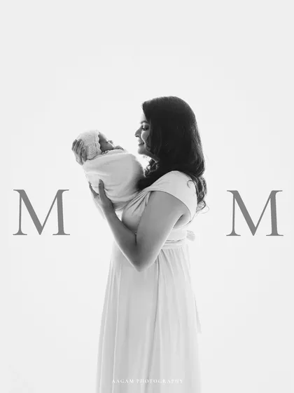 The same beautiful moment in classic black and white, emphasizing the emotional connection and timelessness of motherhood.