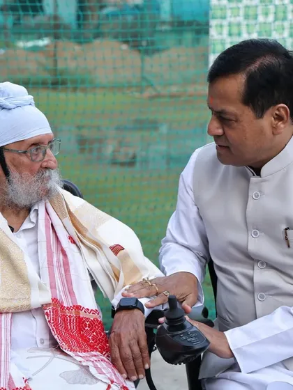 A moment of profound respect between a Guru and his Shishya. Hon’ble Minister Shri Sarbananda Sonowal shares a conversation with Shri Gurcharan Singh Ji, reflecting the timeless values we instill in our players.
