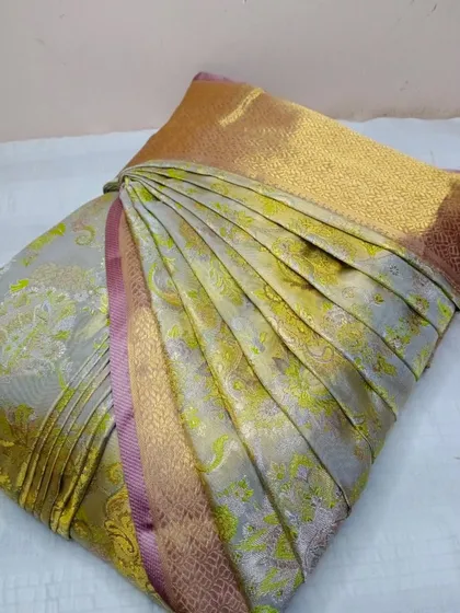 This dual-toned silk saree is pleated and box-folded, ready for delivery.