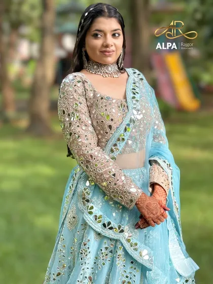 A lovely portrait capturing the fresh and youthful vibe of this Sangeet look.