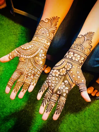 A dynamic shot of the "Jaffer" design, showing the beautiful flow of the patterns.