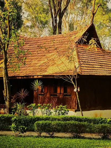 This is Neeloor Mana, a 95-year-old wooden house from the hills of South-West Kerala. Once home to a prominent freedom fighter, its intricate carvings and classic design now provide a historic and peaceful setting for our guests.
