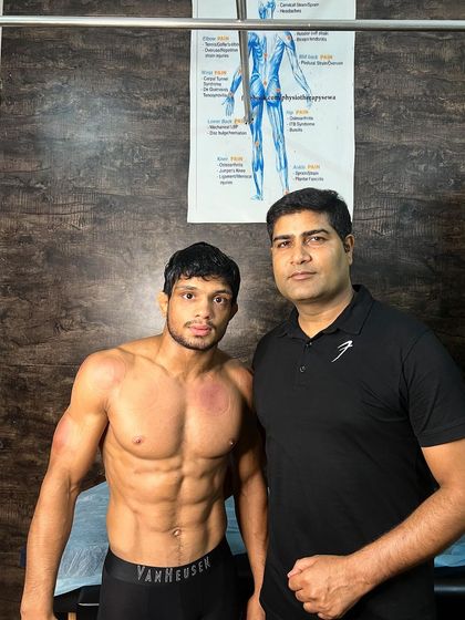 Another photo with wrestler Amit Kumar at the clinic.