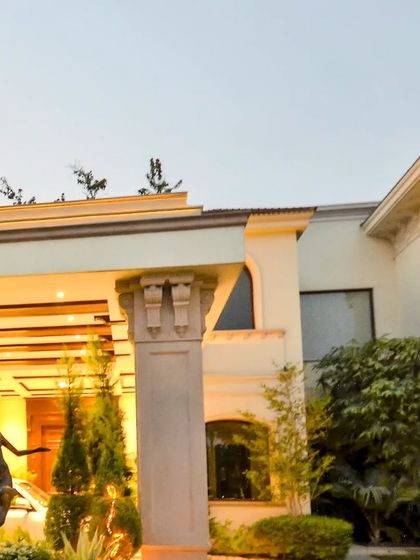 The entrance to the farm estate, where a classical sculpture and carved pillars welcome visitors. This home was designed to be a sanctuary for relaxation and retreat.