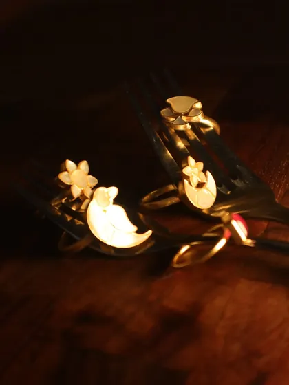 Jewellery that deserves a seat at the table. These adjustable rings are set in mother of pearl and sterling silver with 18k gold plating, shaped by nature and worn by you.