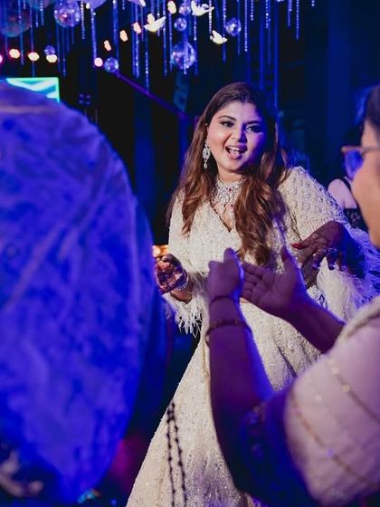 The bride in her element, dancing with her family and enjoying every moment of her sangeet.
