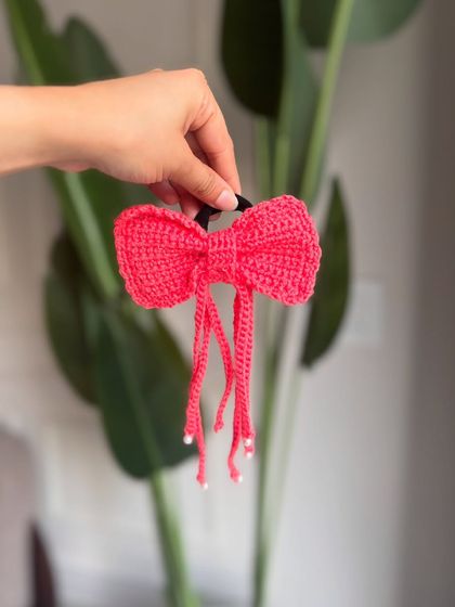 Our tassel bow in a vibrant hot pink. It's a fun and easy way to add a pop of color to your ponytail.