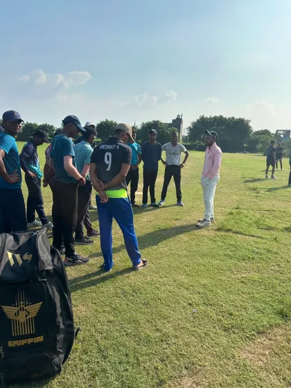 A group session on the field. We are a team, and we train like one. The right environment is crucial for growth and motivation.