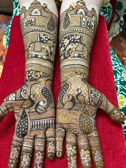 Full coverage bridal henna with beautiful peacocks and elephants. These animals are symbols of grace and strength, perfect for a bride's new beginning.