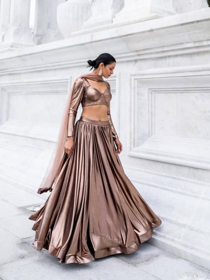 Uff, the trendy metallic lehenga is so gorgeous. You can buy or borrow this stunning bronze piece from us.