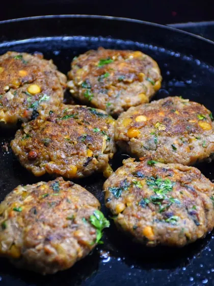 Tonight is for shammi kebabs and a drink! These flavourful chicken kebabs are perfect for a relaxed evening. Cheers!