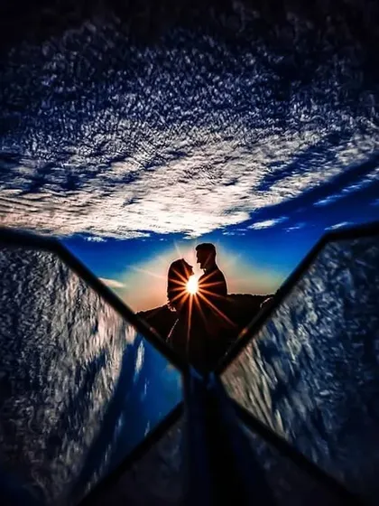 I always look for a unique point of view. Using reflections, I framed this couple against the sunset to create a surreal, dreamlike silhouette. This artistic pre-wedding photography technique turns a simple moment into a breathtaking memory.