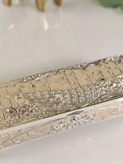 The detailed peacock engraving on the lid of this jewellery box is a work of art. It is a piece that speaks of heritage, luxury, and timeless elegance.