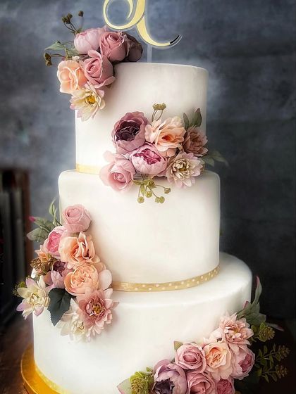 Grand Wedding & Engagement Cakes photo 3