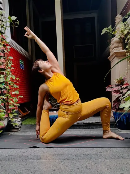 Anjaneyasana, or Low Lunge, with a heart-opening backbend. This pose stretches the hip flexors and quadriceps while inviting the energy of abundance and balance into our practice.