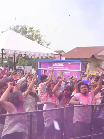 A wide shot of the massive crowd at the Sunburn festival. I have the experience to entertain large audiences and keep the energy high from the front row to the back.