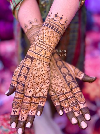Sonu - Bridal & Wedding Mehndi Intricate Bridal Designs photo 13