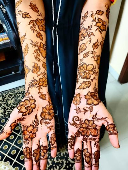 Hajira Mehendi Artist - Mehndi Art Classes & Workshops Flowing Floral & Arabic Designs photo 7