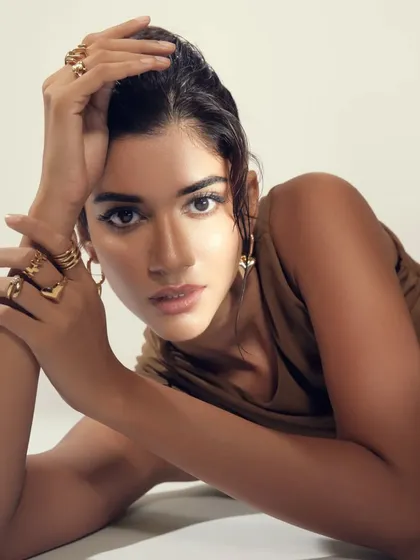 A close-up of the earthy glam look. The winged liner and gold accessories create a cohesive and stunning image.