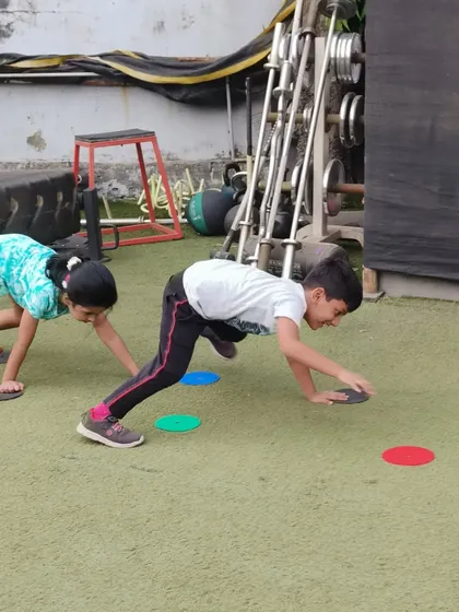 Look at that focus! This game is all about speed and quick thinking, as these two champs race to tap the colored markers. It’s a fantastic way to improve agility and reaction time while having a friendly competition.