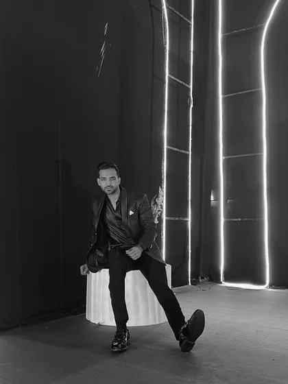 A black and white shot before hitting the stage. Even in monochrome, the style and attitude come through.