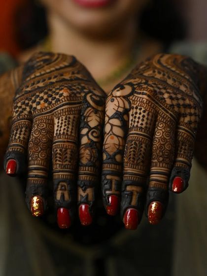 A close-up showcasing the groom's name artfully hidden within the intricate patterns on the bride's fingers. This is a fun and classic tradition that I love incorporating.