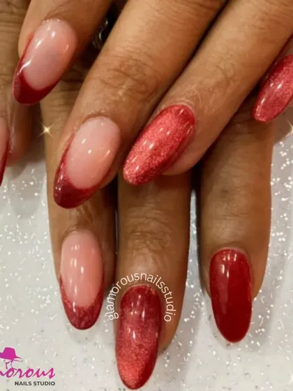 A festive and fiery red set. We used a red cat-eye polish that gives a beautiful, shimmery depth, and created both full-coverage nails and a sparkling red French tip.