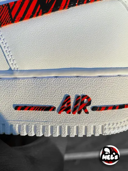 A macro shot of the "AIR" logo on the midsole, which we filled in with the matching MotoGP pattern.