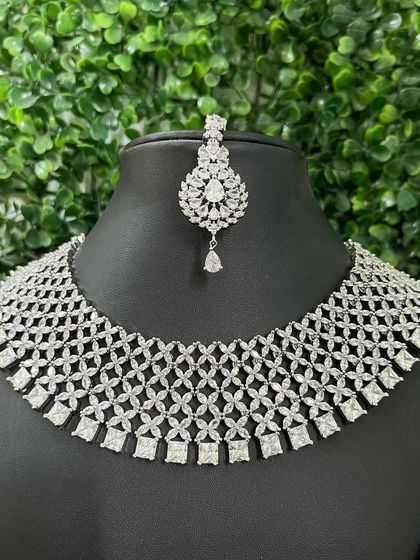 A closer look at the necklace and maang tikka, showing the intricate detailing of the AD stonework.