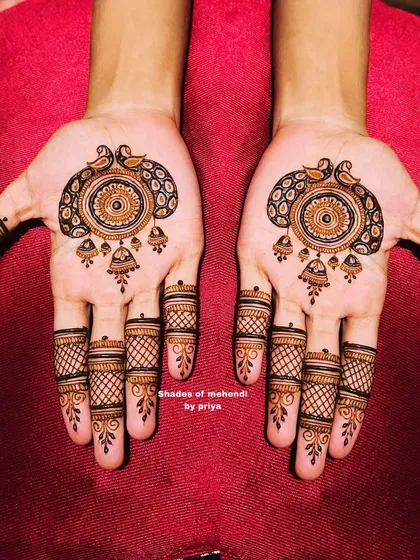 This design features a central mandala with peacock and jhumka elements. It's a beautiful and traditional choice for any festive occasion.