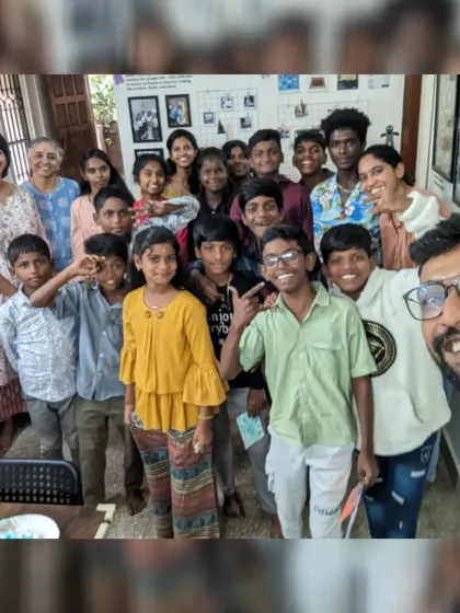 A huge smile and a group selfie to remember a fantastic day! We were so happy to host a wonderful group of kids from the Hasiru Dala and Buguri Libraries for a day of science experiments and tech demos at our lab.