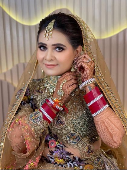 A close-up of the bride's earrings and her complete look.