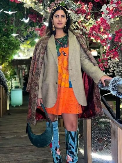 Here is our Selena in Forest Green, styled beautifully for a festive occasion. The deep green provides a rich contrast, showcasing how this bag can elevate any outfit.