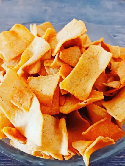 Crispy, flat, roasted chips (papdi) that are perfect for dipping or as a base for chaat. They are light, savoury, and completely free of palm oil.