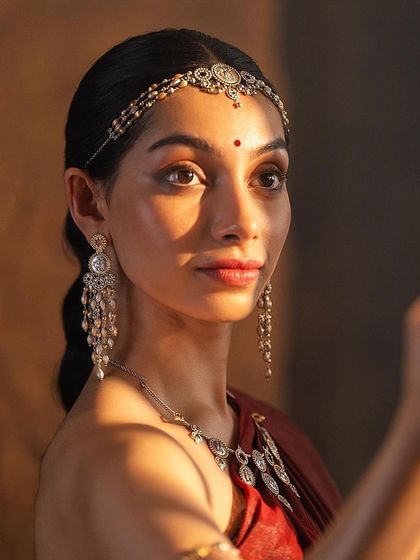 A duplicate of a jewelry shoot image.