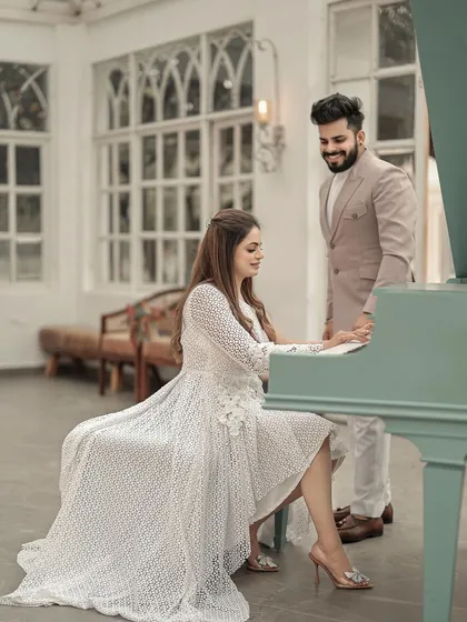 A classic romance story told with a piano as our centerpiece. This studio setup in Delhi NCR shows how we can create an elegant and timeless atmosphere using props and soft lighting to frame your connection.