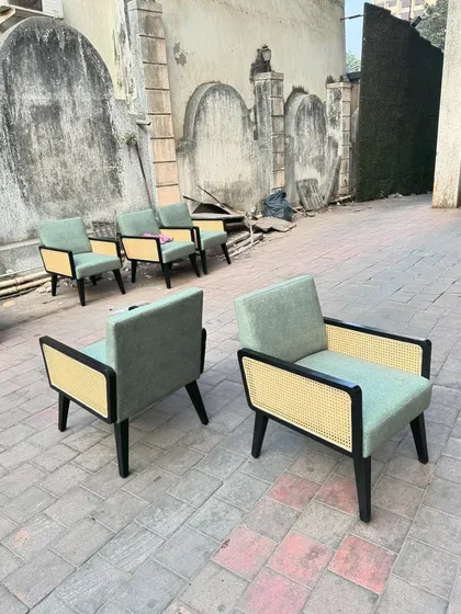 A different angle of the lounge chairs.