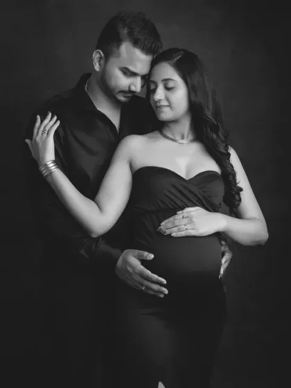 A beautiful black and white portrait that emphasizes emotion and connection. The soft lighting and your embrace create a truly artistic and intimate memory.