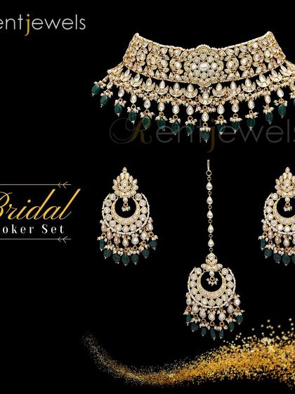 A classic gold-plated Kundan choker set with emerald green bead drops. This versatile set is perfect for a wedding, engagement, Sangeet, or Mehendi function.