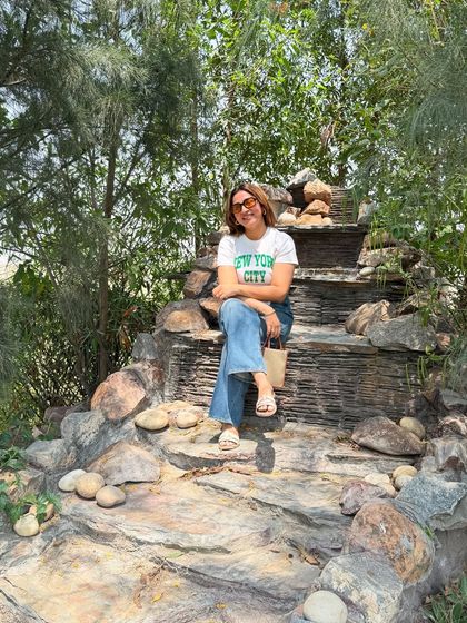 A happy moment captured during my travels. The "New York City" tee adds a fun, urban touch to the natural surroundings, showing that style has no boundaries.