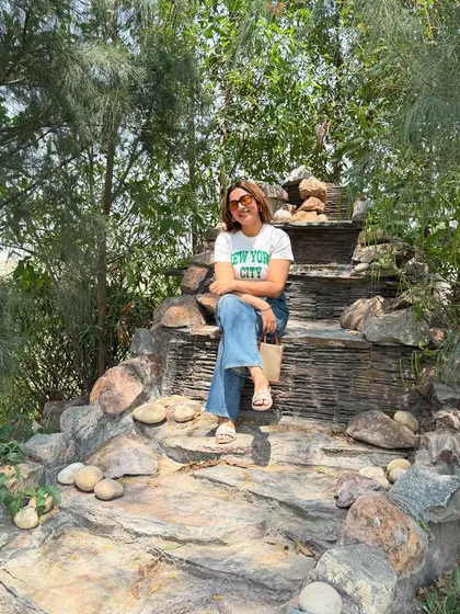 A happy moment captured during my travels. The "New York City" tee adds a fun, urban touch to the natural surroundings, showing that style has no boundaries.