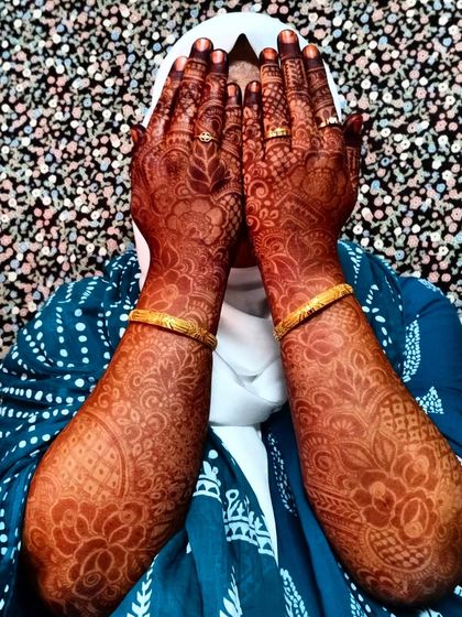 Hajira Mehendi Artist - Mehndi Artist Services The Signature Stain: Rich, Dark, and Organic photo 11