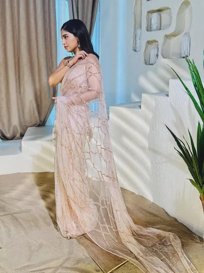 Pretty in pink! Here’s Bhumi Pednekar in a beautiful sequined saree by Masumi Mewawalla. This is a great option for a cocktail party or reception, offering sparkle and modern elegance.
