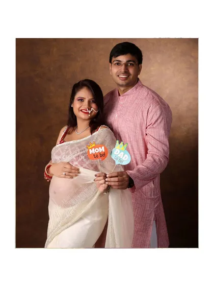 A sweet announcement with "Mom to be" and "Dad to be" props, celebrating their new roles.