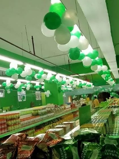An example of our work for a retail store opening. We used green and white balloon bunches, matching the brand's colors, and arranged them along the aisles and ceiling to create a vibrant and celebratory look for the launch day.
