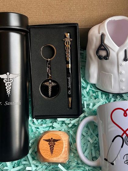 Another look at the Doctor Combo 2.0, packed and ready to go. All items, including the bottle, mug, and pen stand, can be personalized with a name and the doctor logo.