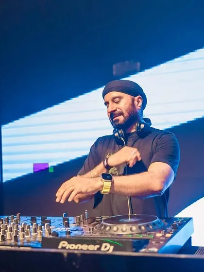 In the zone, spinning for the Razorpay team. Corporate events require a different focus, but the energy is just as important.